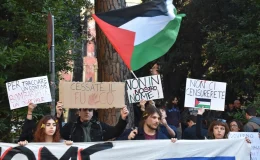 İtalya’da Sanremo Müzik Festivali’nde İsrail’e destek açıklaması protesto edildi