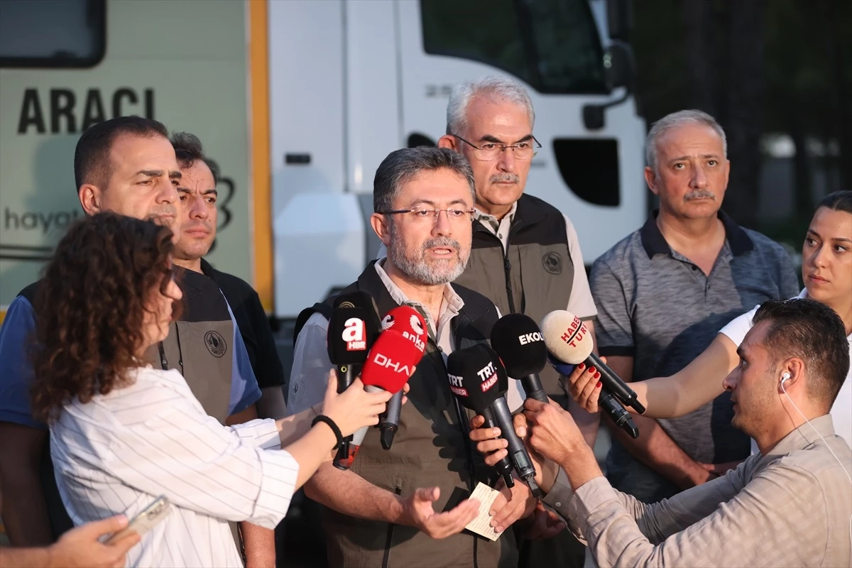 Tarım ve Orman Bakanı: Şu an için endişe verici bir yangın yok