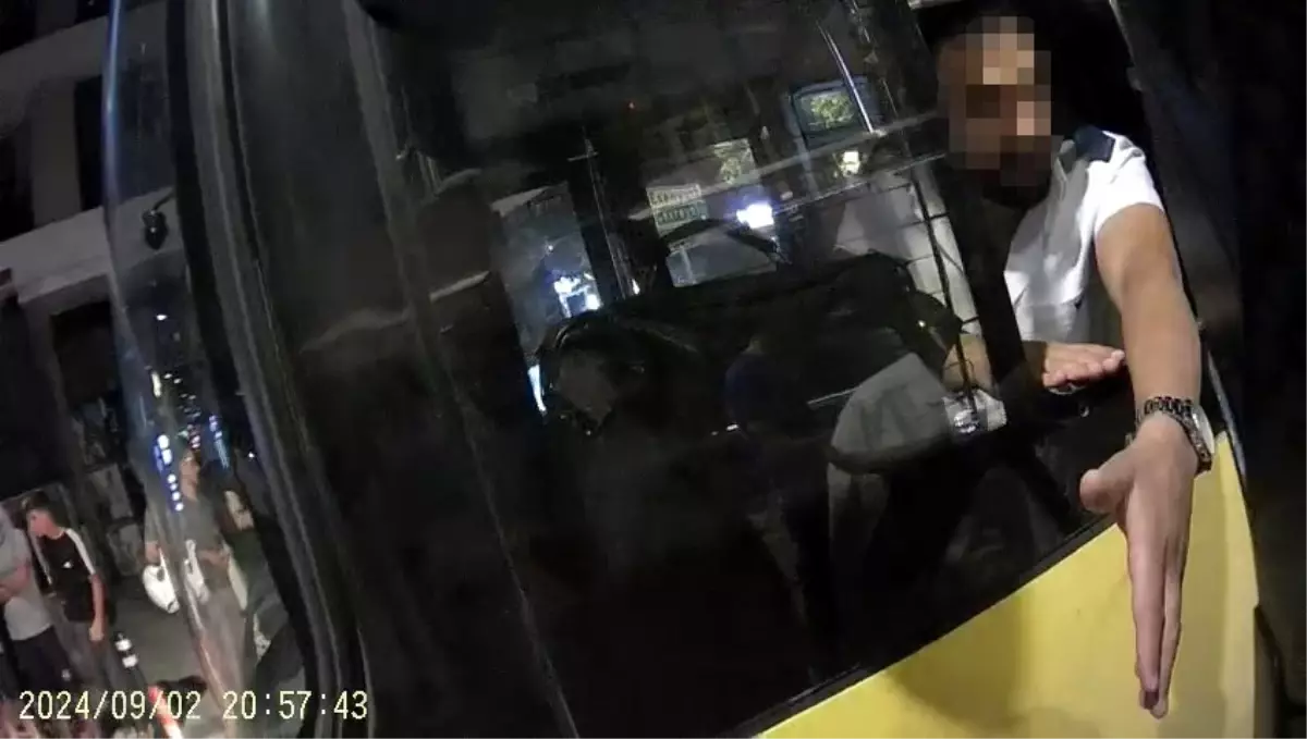 Avcılar’da İETT Otobüsü Motokuryeye Çarptı, Tepkiler Büyüdü
