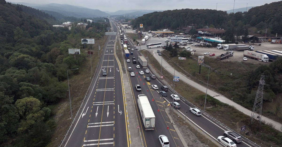 Bolu Dağı geçişinde trafik yoğunluğu: Uzun kuyruklar oluştu