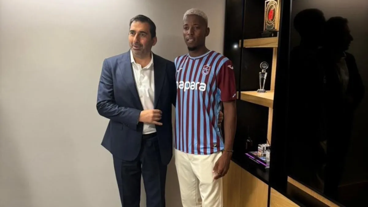 Trabzonspor, Simon Banza’ya formayı giydirdi