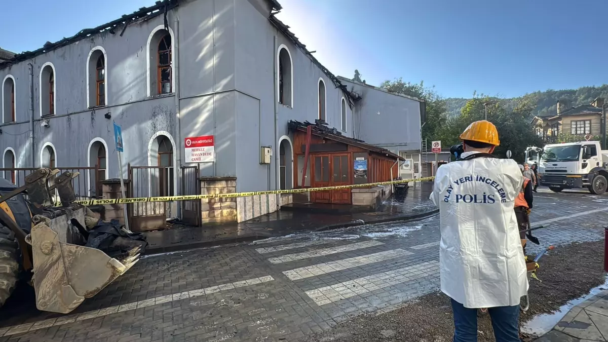 Hasandede Camii’nde Yangın Soğutma Çalışmaları Devam Ediyor