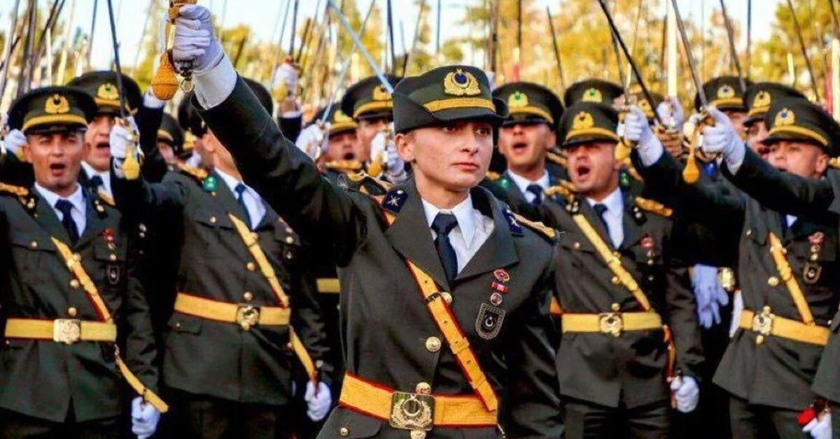 Kılıçlı yemin eden ve disipline sevk edilen teğmenlerin avukatları açıklama yaptı