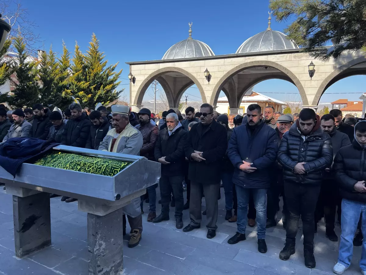 Kayseri’de Mobilya Fabrikasında Yangın: 3 İşçi Hayatını Kaybetti